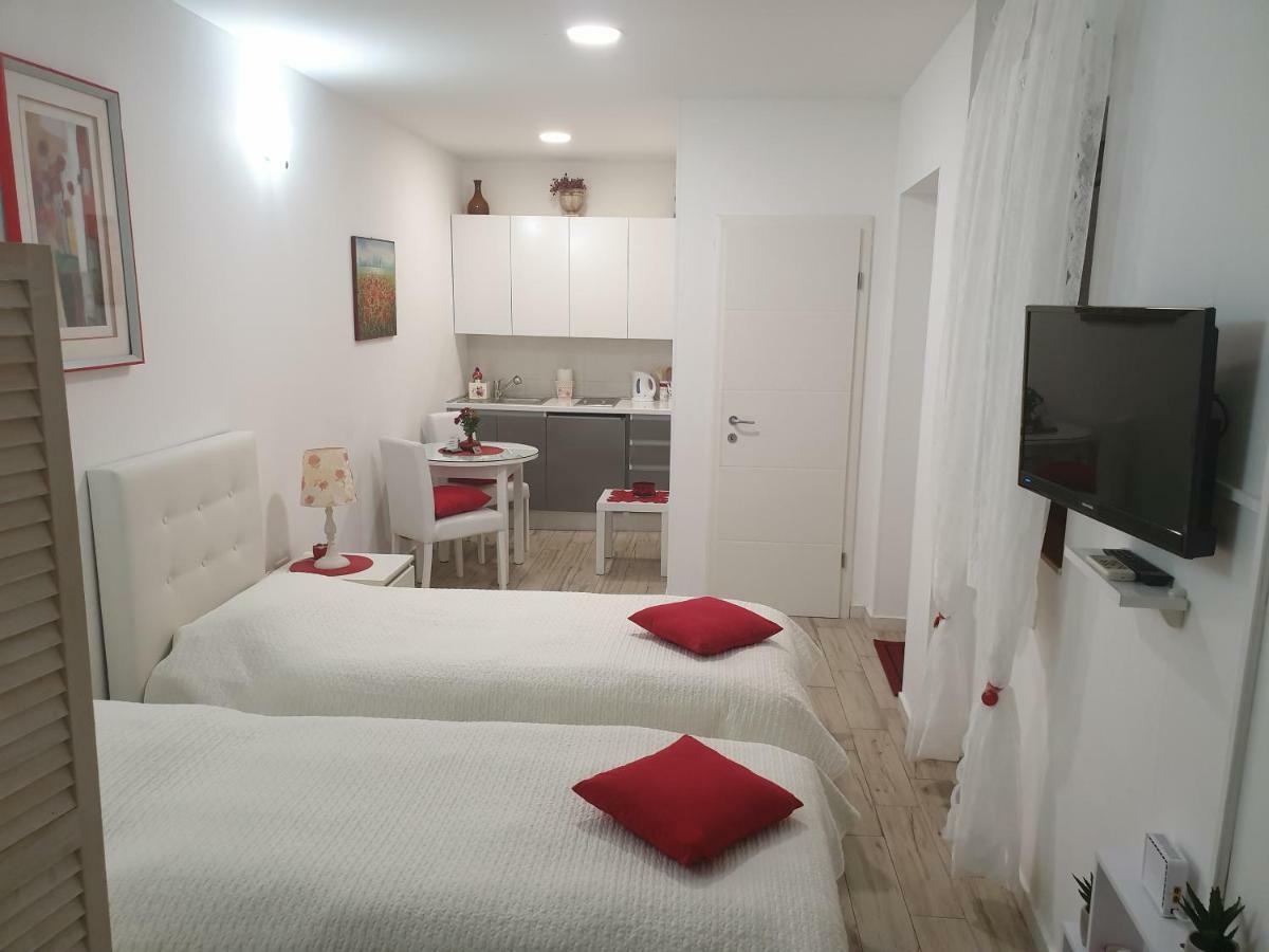 Apartments And Rooms Villa Lina Split Exteriör bild